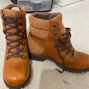 Womens brown Timberland size 6.5